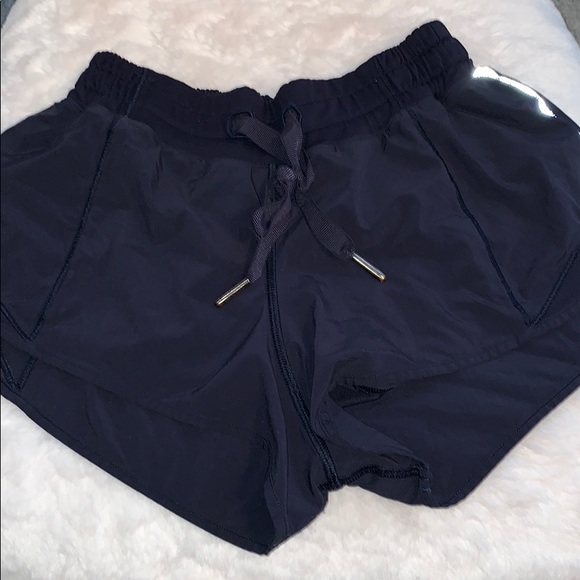 lululemon athletica Pants - hotty hot shorts 2.5”